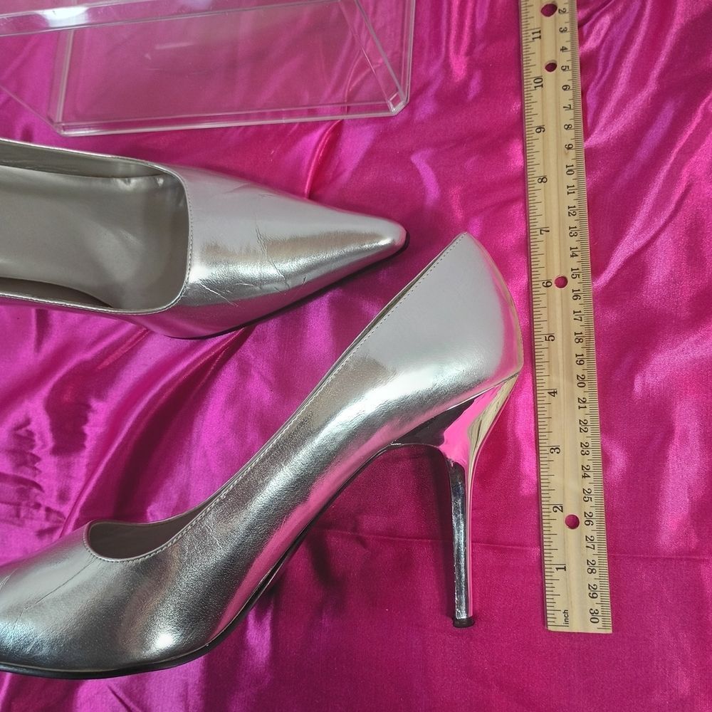 Frederick’s of Hollywood Women's SZ 12 M Silver Heels . Condition is Pre-owned - Picture 6 of 9